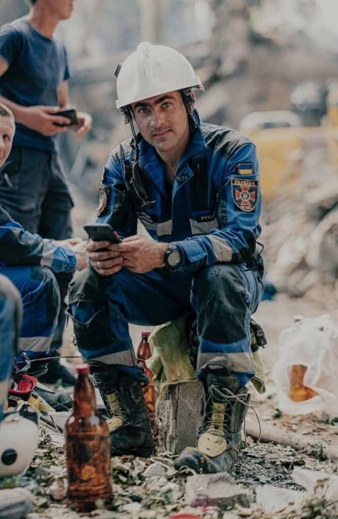 Обкладинка історії "Light at the Cost of a Life: The Man Who Helped Restore Power to Kyiv"